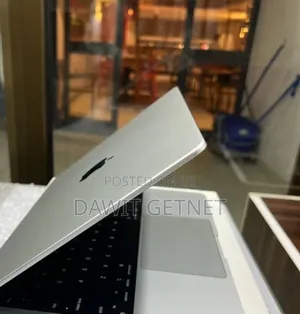 New Laptop Apple MacBook Air 2024 M3 13-inch 24GB Apple M3 SSD 512GB