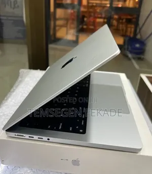 New Laptop Apple MacBook Air 2024 M3 15-inch 24GB Apple M3 SSD 512GB