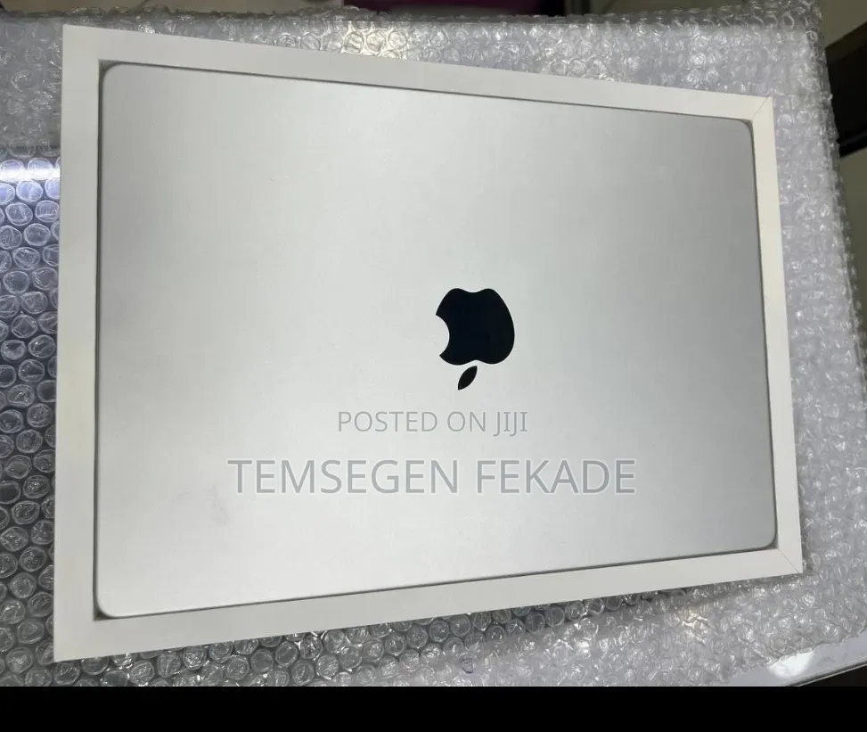 New Laptop Apple MacBook Air 2024 M3 15-inch 24GB Apple M3 SSD 512GB