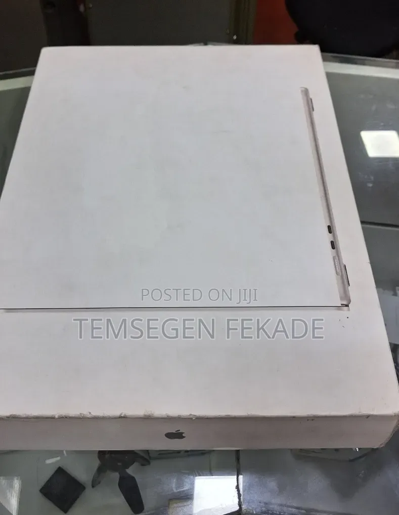 New Laptop Apple MacBook Air 2024 M3 15-inch 24GB Apple M3 SSD 512GB