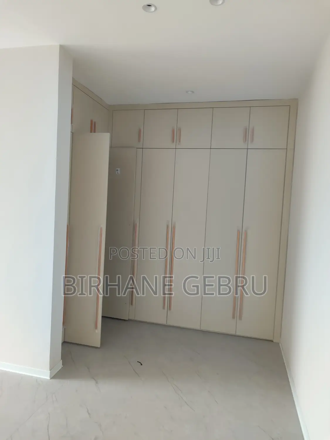 4bdrm Apartment in Luxury Apartiment, Bole for rent