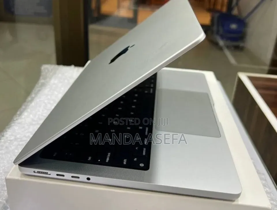 New Laptop Apple MacBook Air 2024 M3 15-inch 24GB Apple M3 SSD 512GB