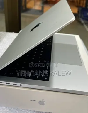 New Laptop Apple MacBook Air 2024 M3 15-inch 24GB Apple M3 SSD 512GB