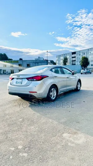 Hyundai Elantra 2015 Silver