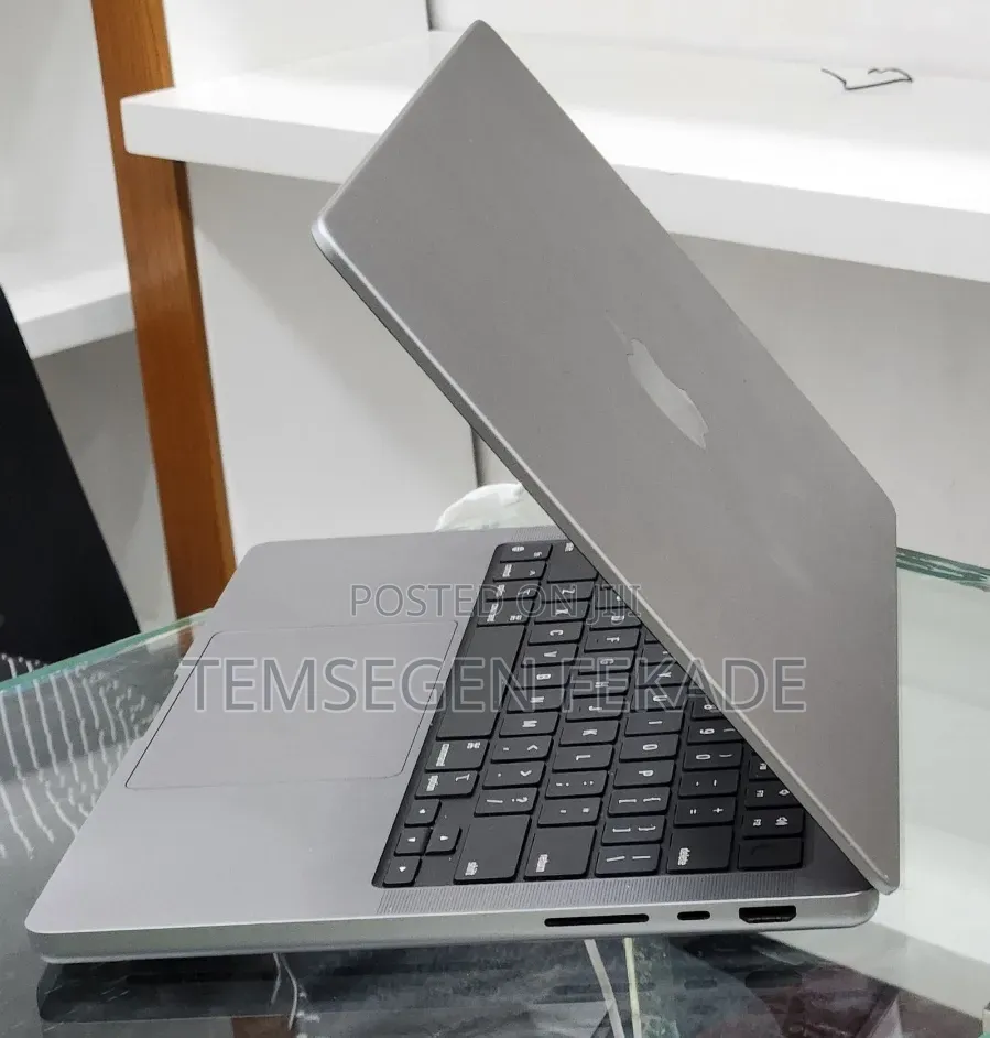 New Laptop Apple MacBook Pro 2021 M1 32GB Apple M1 Pro SSD 512GB