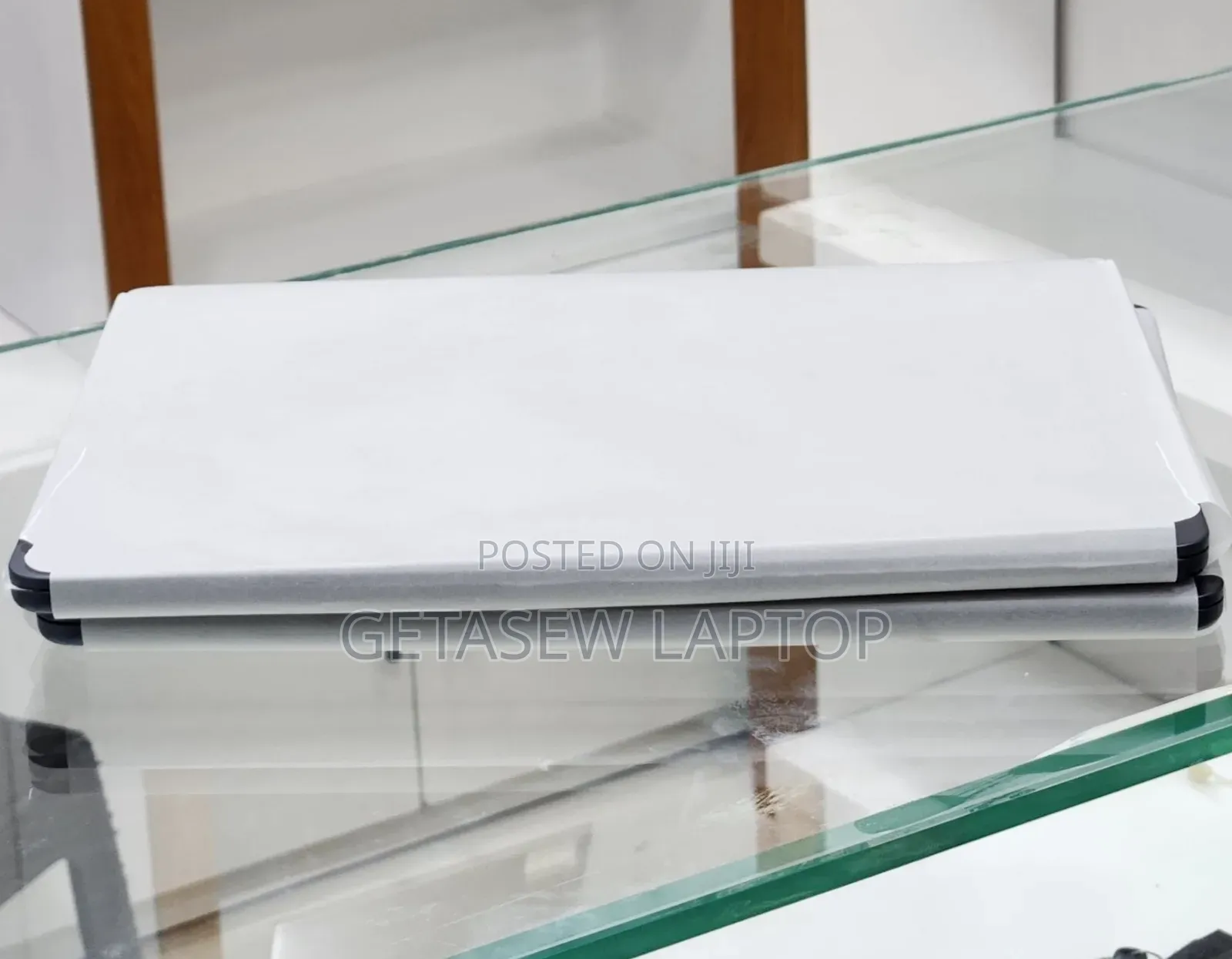 New Laptop Apple MacBook Air 2024 M3 15-inch 16GB Apple M4 SSD 256GB
