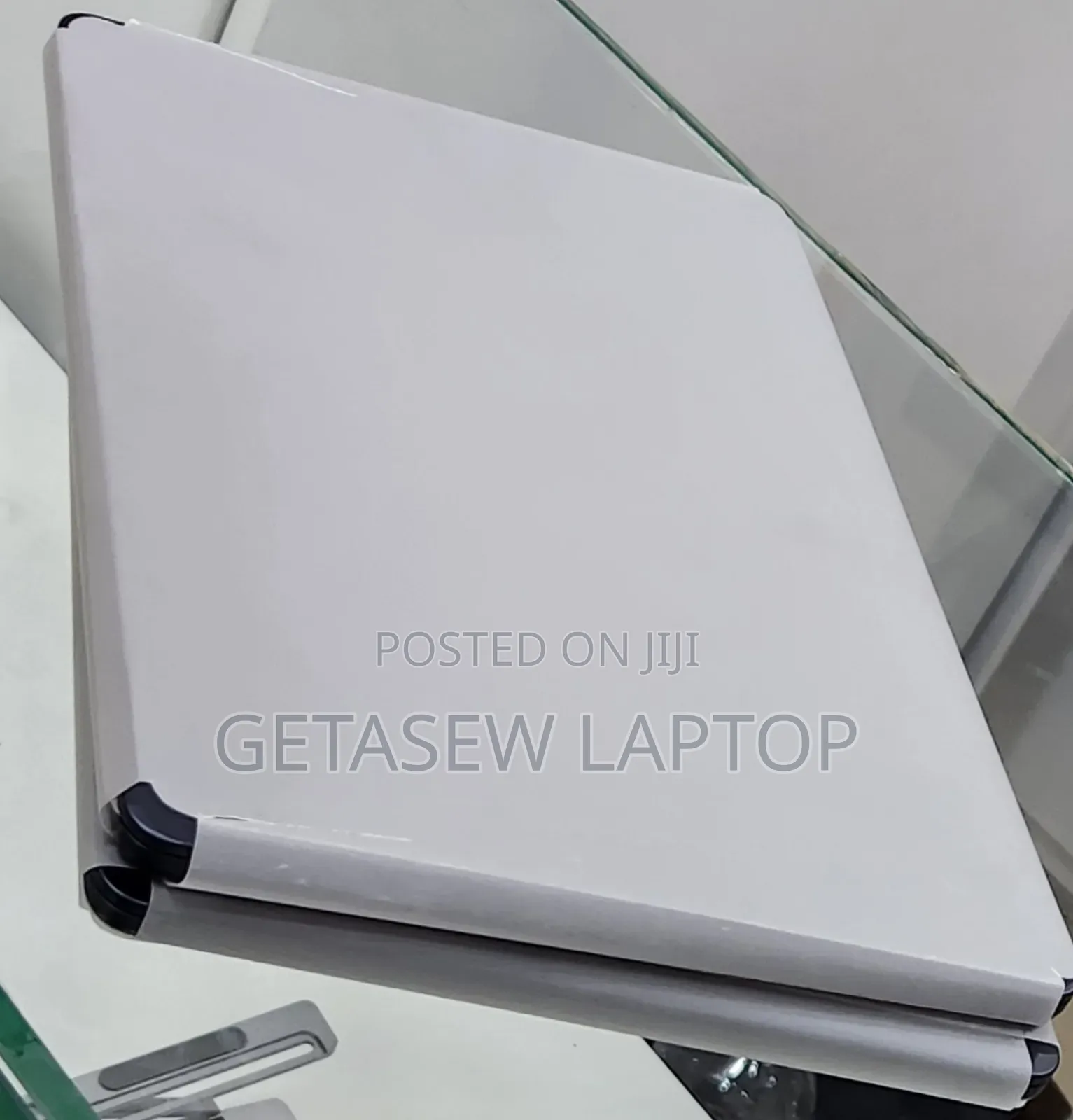 New Laptop Apple MacBook Air 2024 M3 15-inch 16GB Apple M4 SSD 256GB