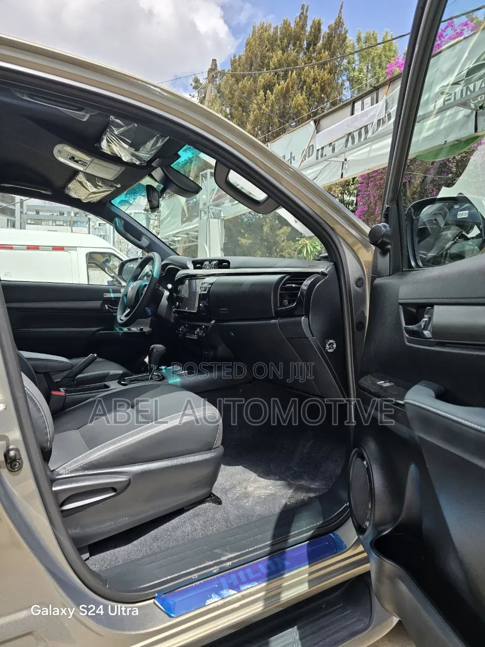New Toyota Hilux 2025 Gray