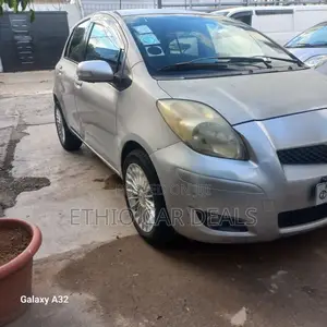 Toyota Yaris 2010 Silver