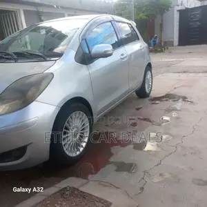 Toyota Yaris 2010 Silver