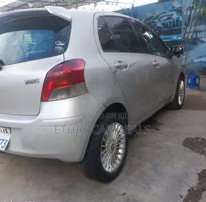 Toyota Yaris 2010 Silver