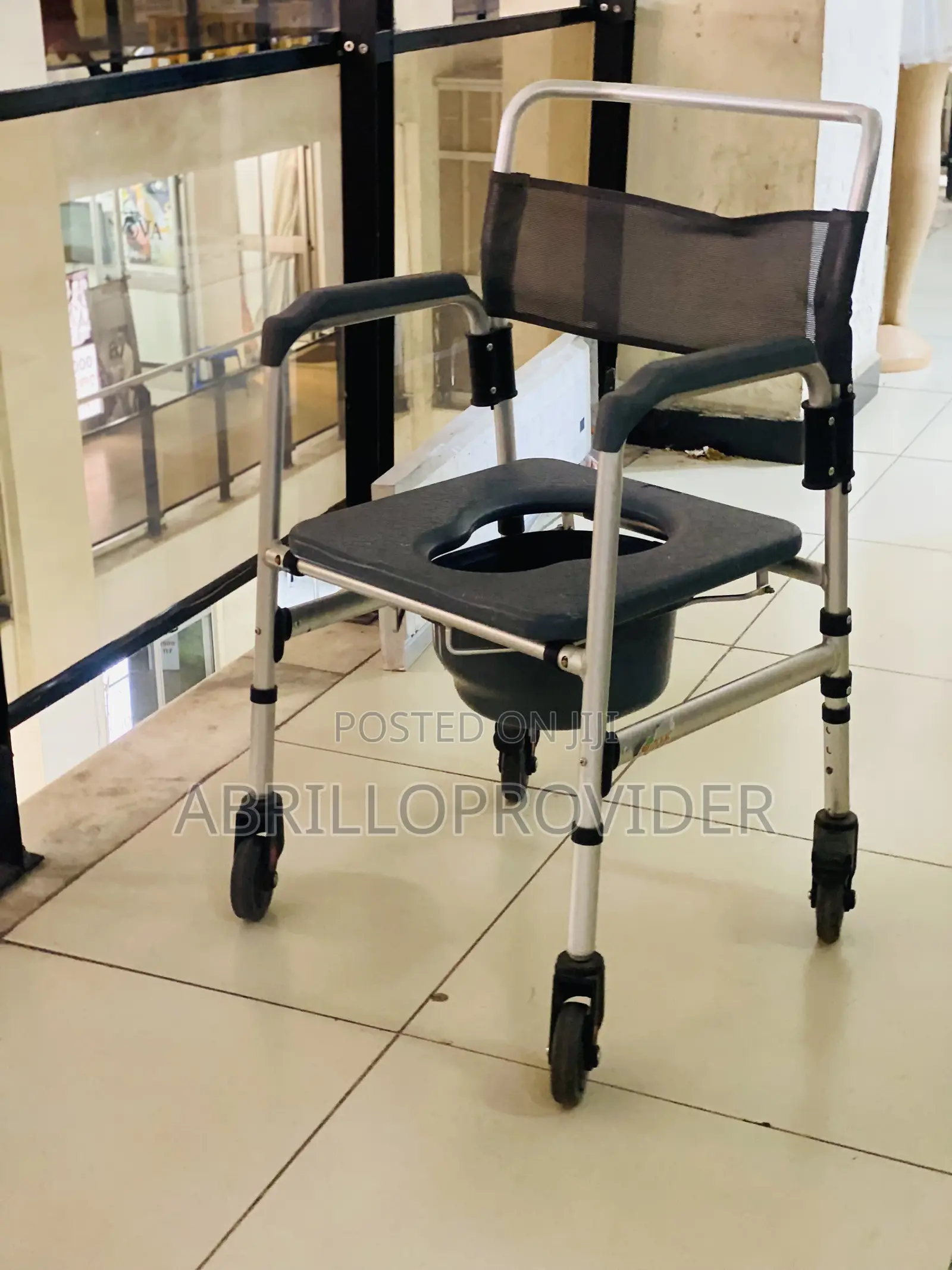 Folding Design Commode Chair for Elderly