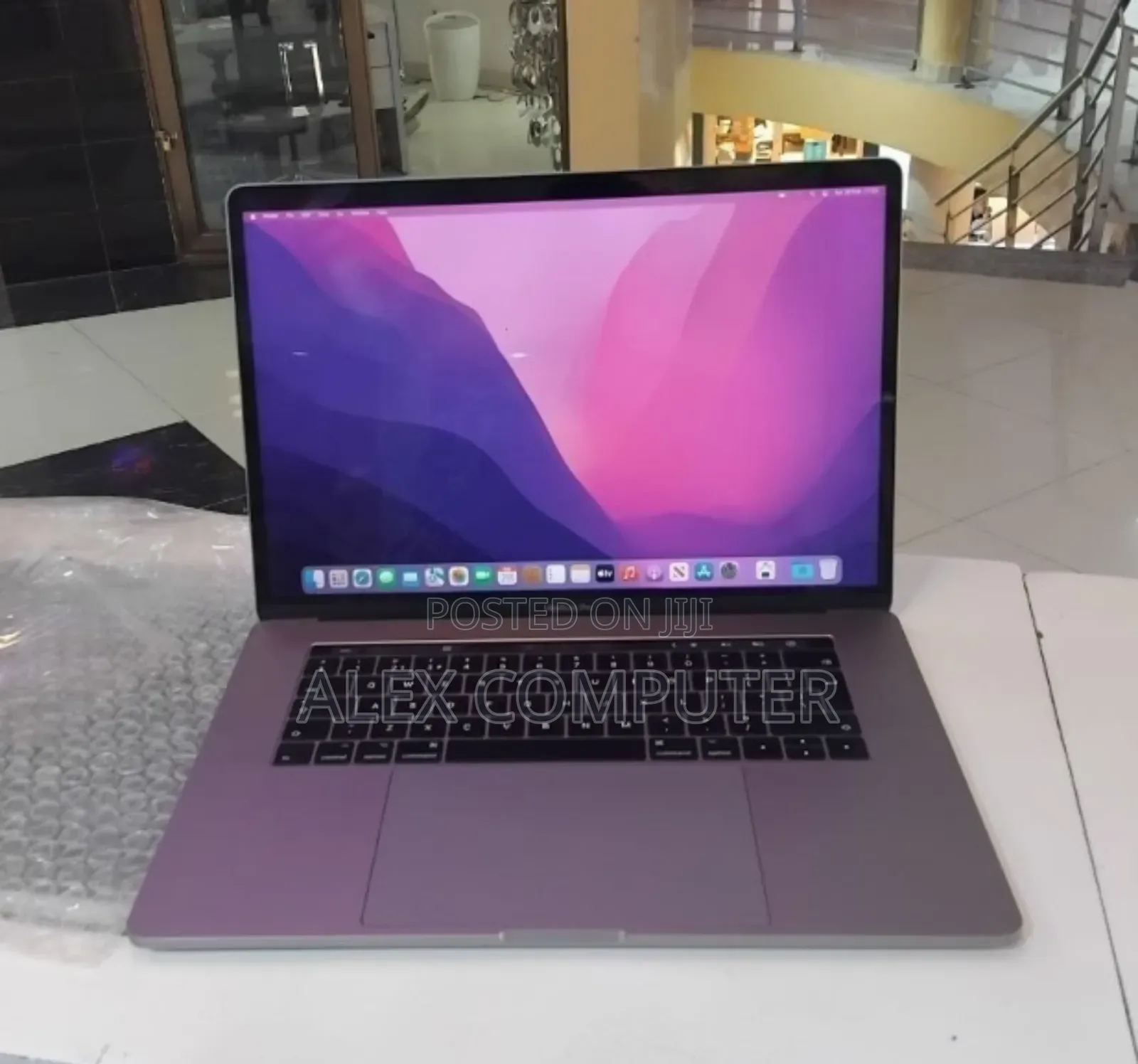 New Laptop Apple MacBook Pro M1 16GB Intel Core i7 SSD 512GB