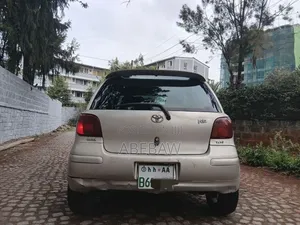 Toyota Vitz 2002 Silver