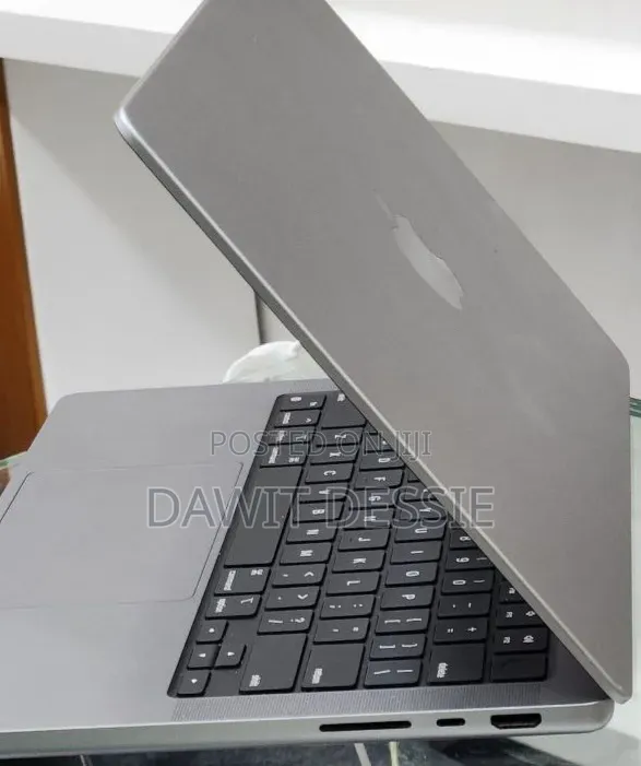 New Laptop Apple MacBook Pro 2021 M1 32GB Apple M1 Pro SSD 512GB