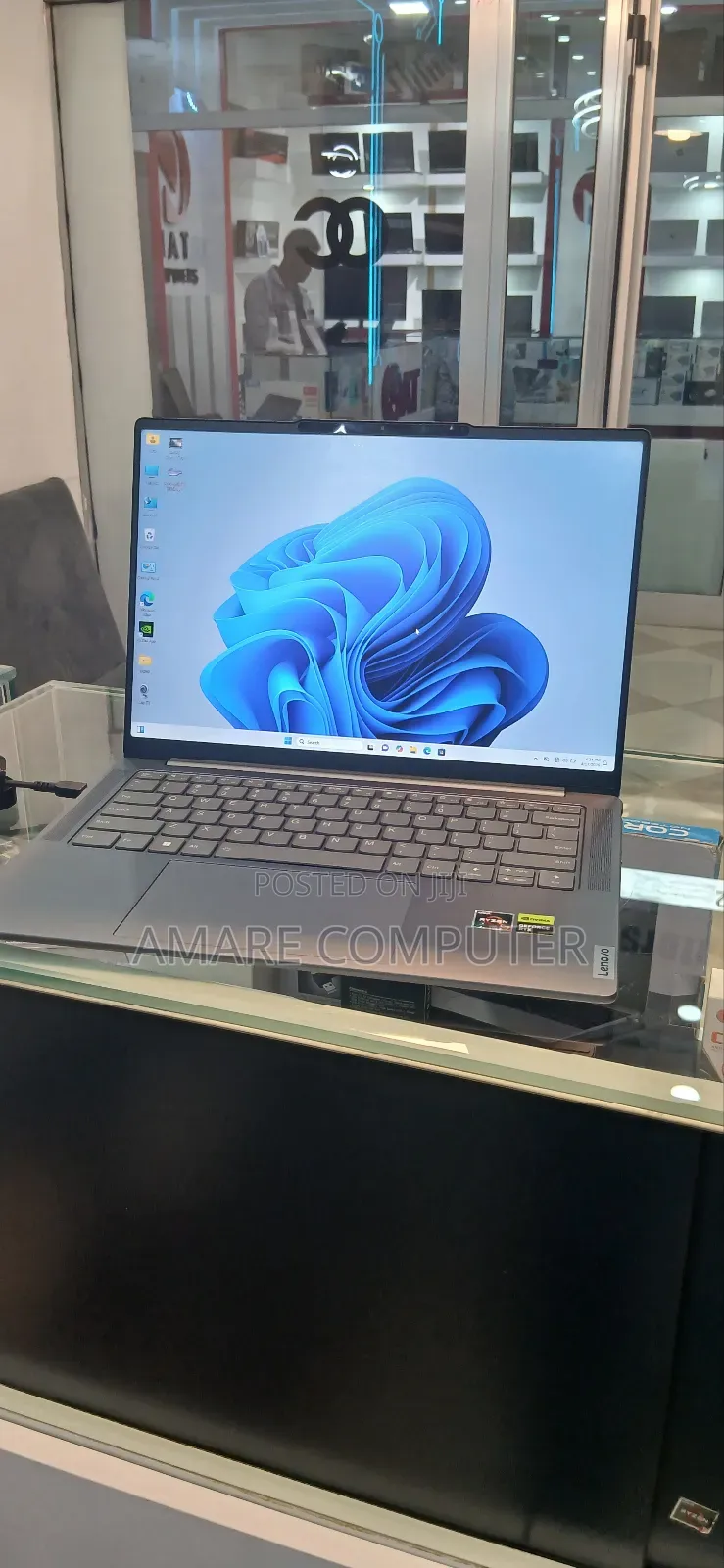 New Laptop Lenovo Yoga 710 16GB AMD Ryzen 7 SSD 512GB