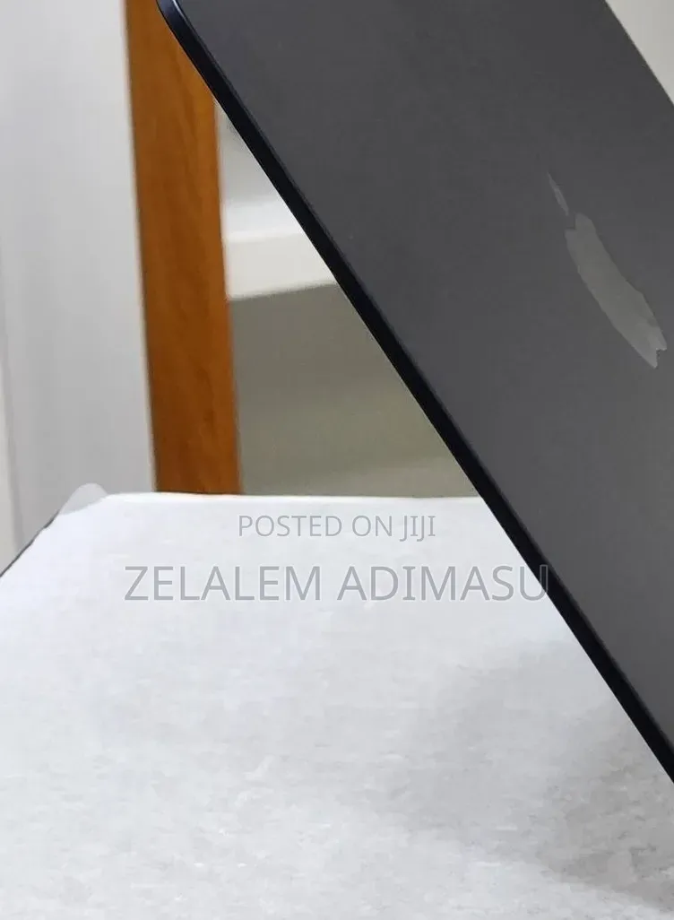 New Laptop Apple MacBook Air 2024 M3 13-inch 16GB Apple M4 SSD 256GB