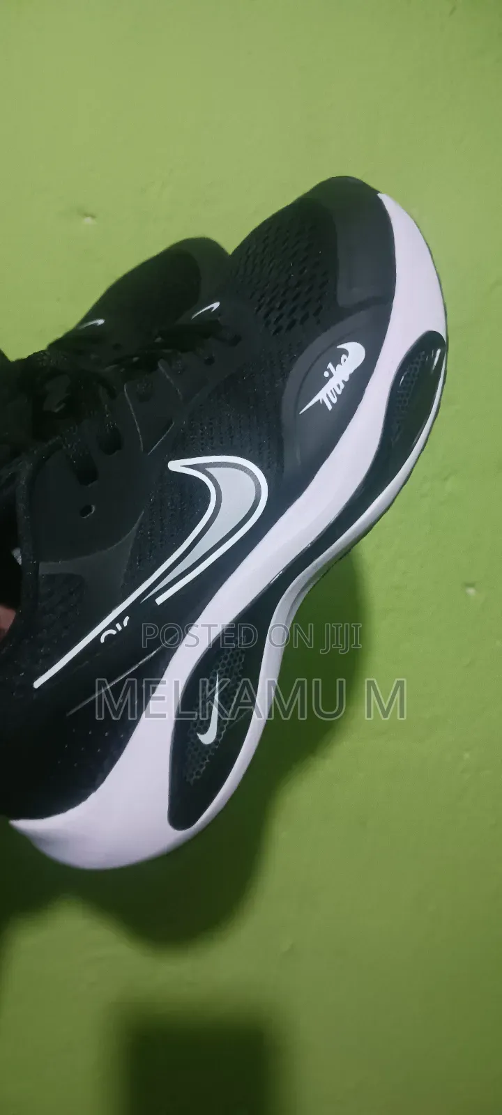 ኦሪጅናል Nike ጫማ