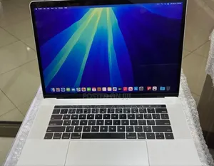 New Laptop Apple MacBook Pro 2018 16GB Intel Core i7 SSD 256GB