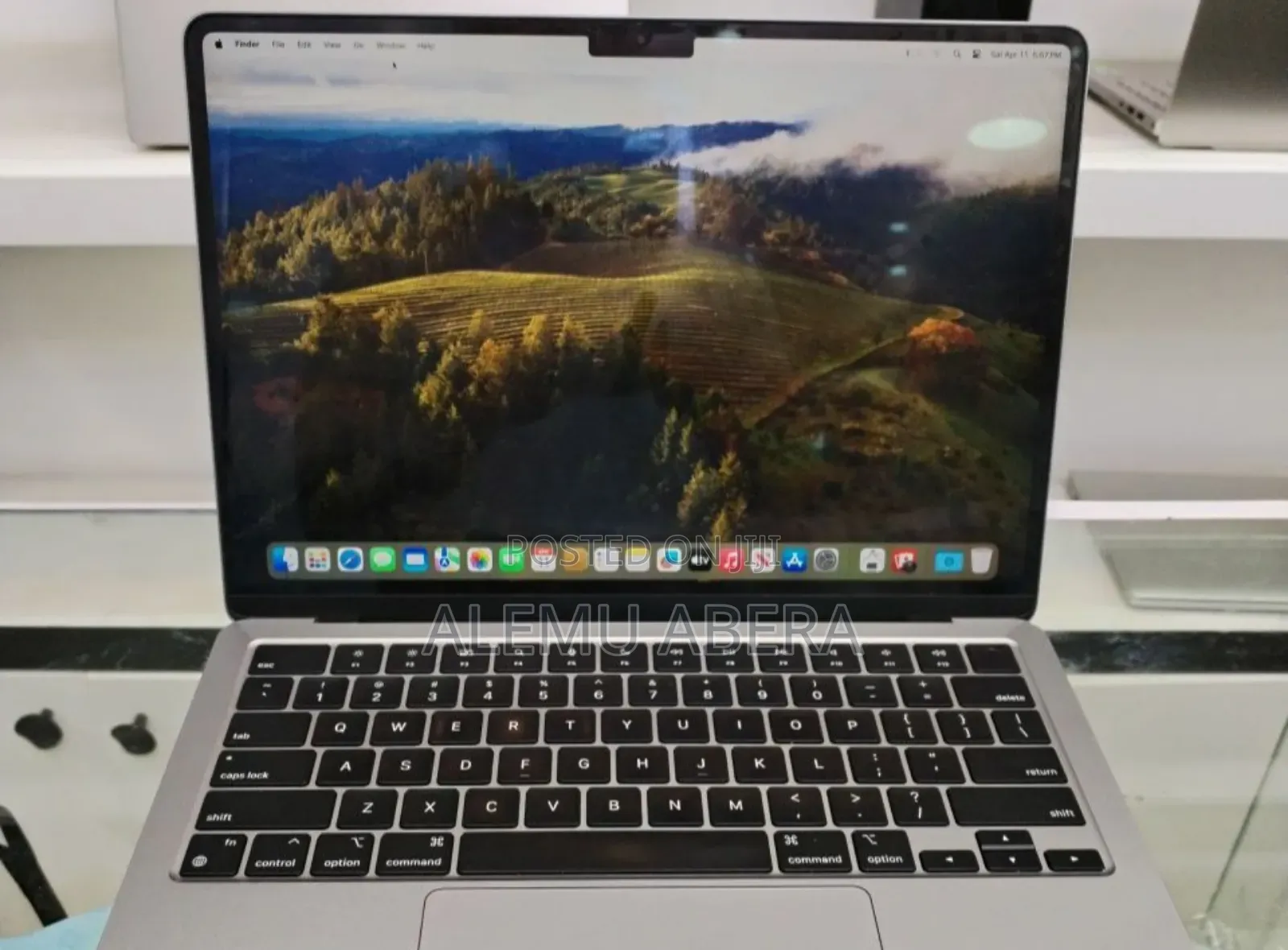 New Laptop Apple MacBook Air 2022 M2 8GB Apple M1 SSD 512GB