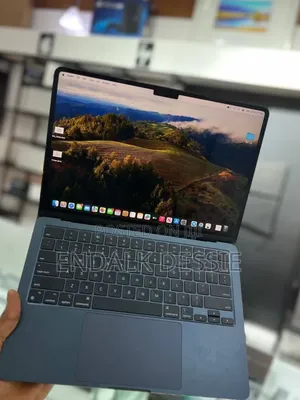 New Laptop Apple MacBook Air 2022 M2 16GB Apple M2 SSD 256GB