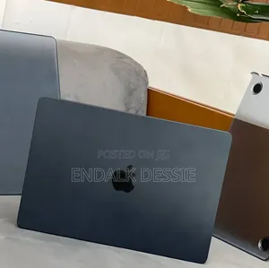 New Laptop Apple MacBook Air 2022 M2 16GB Apple M2 SSD 256GB