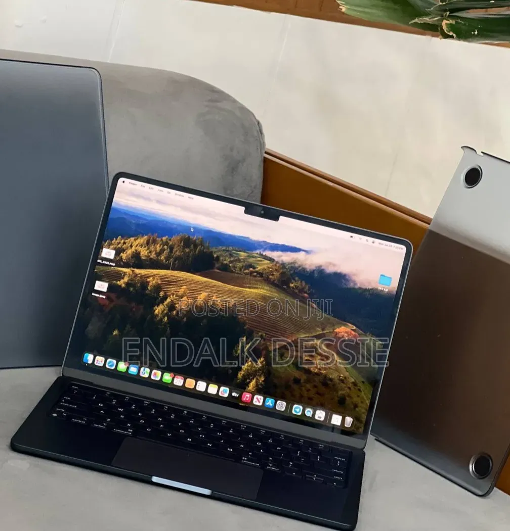 New Laptop Apple MacBook Air 2022 M2 16GB Apple M2 SSD 256GB