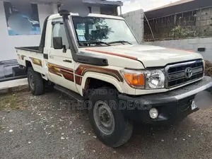 Toyota Land Cruiser 2009 White