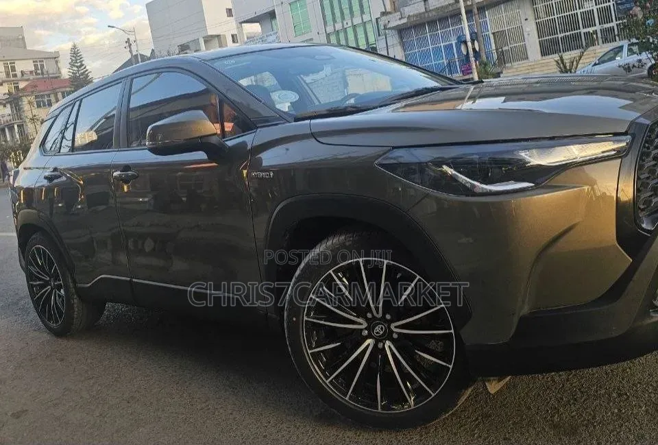 Toyota Corolla Cross LE 2WD 2024 Gray