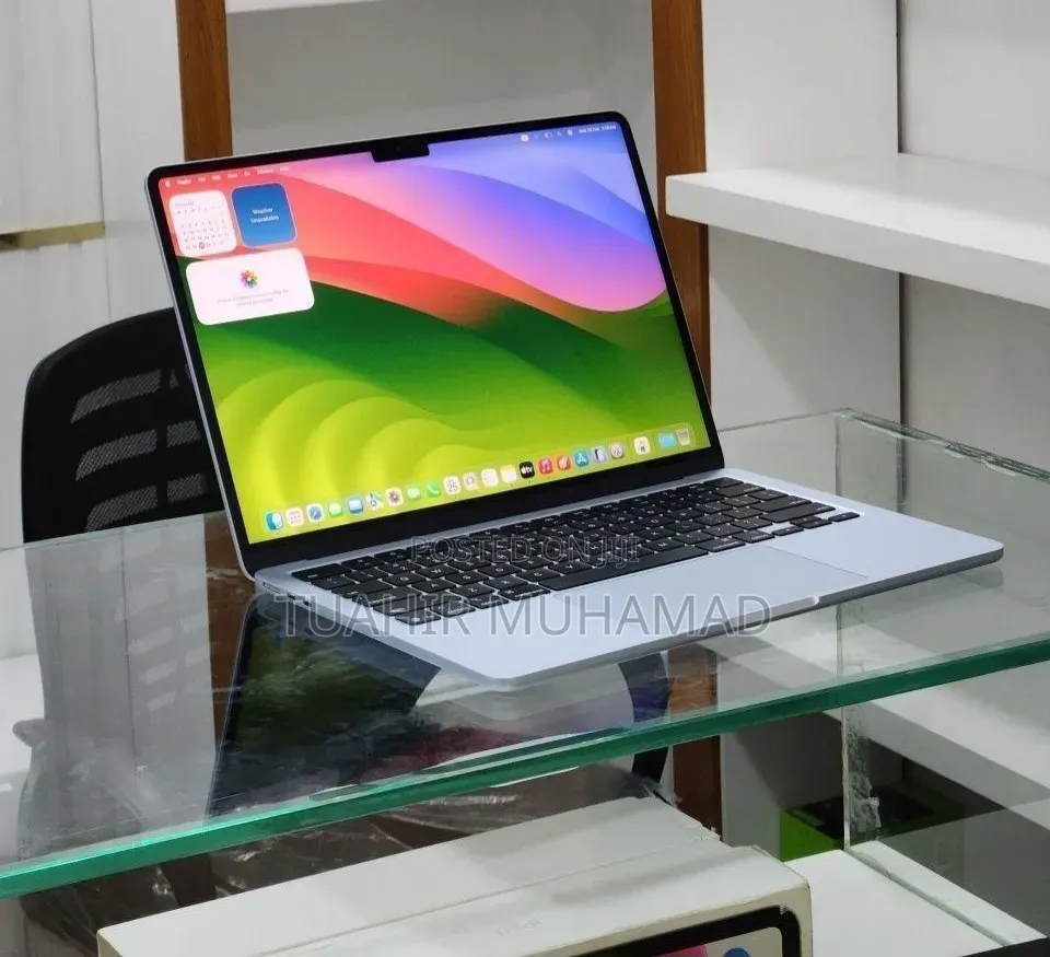 New Laptop Apple MacBook Air 2025 M4 13-inch 16GB Apple M4 SSD 256GB