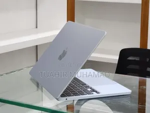 New Laptop Apple MacBook Air 2025 M4 13-inch 16GB Apple M4 SSD 256GB