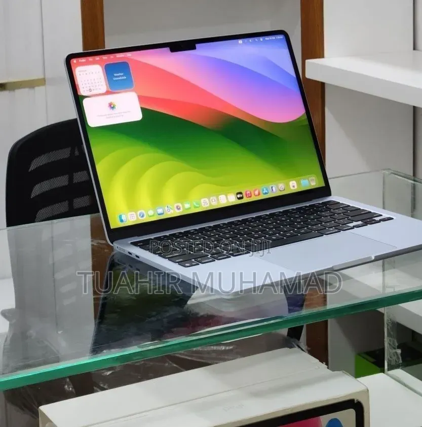 New Laptop Apple MacBook Air 2025 M4 13-inch 16GB Apple M4 SSD 256GB