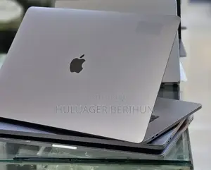 New Laptop Apple MacBook Pro 2017 16GB Intel Core i7 SSD 512GB