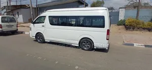 Toyota HiAce 2018 White