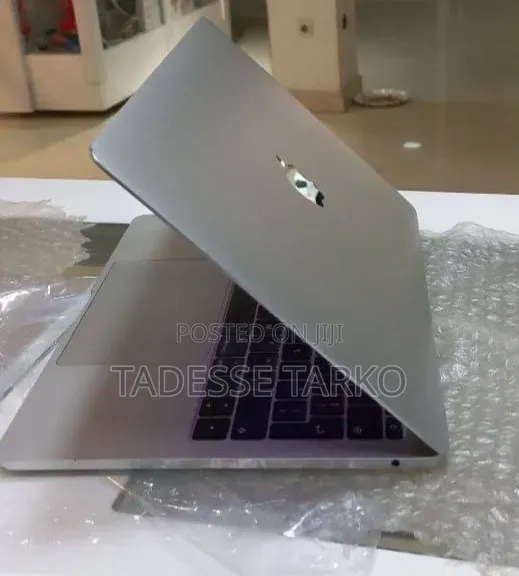 New Laptop Apple MacBook Pro 2017 16GB Intel Core i5 SSD 256GB