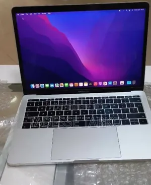 New Laptop Apple MacBook Pro 2017 16GB Intel Core i5 SSD 256GB