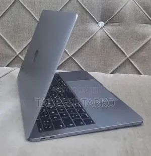 New Laptop Apple MacBook Pro 2017 16GB Intel Core i5 SSD 512GB