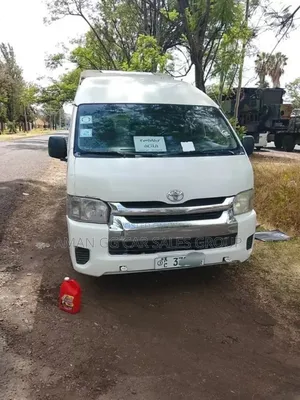 Toyota HiAce 2014 White