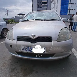 Toyota Vitz 1999 Silver