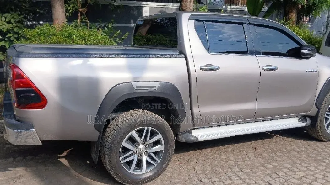 Toyota Hilux 2017 Pink