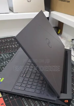 New Laptop Dell G15 5535 16GB Intel Core i7 SSD 1T
