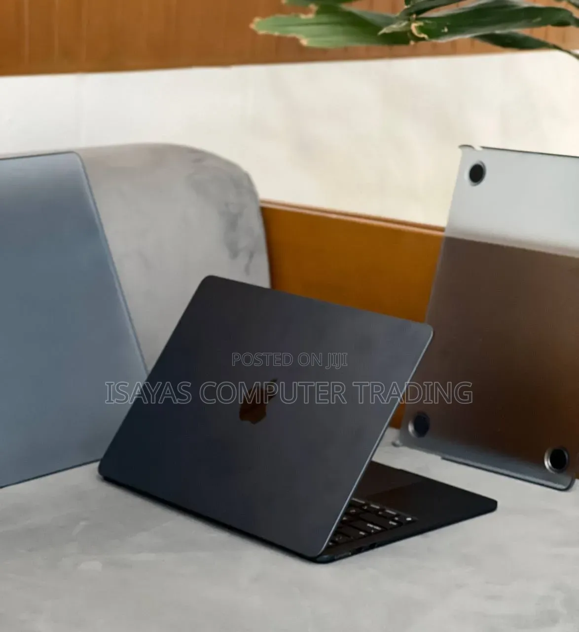 New Laptop Apple MacBook Air 2022 M2 8GB Apple M3 SSD 256GB