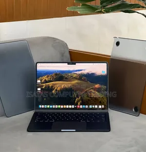 New Laptop Apple MacBook Air 2022 M2 8GB Apple M3 SSD 256GB