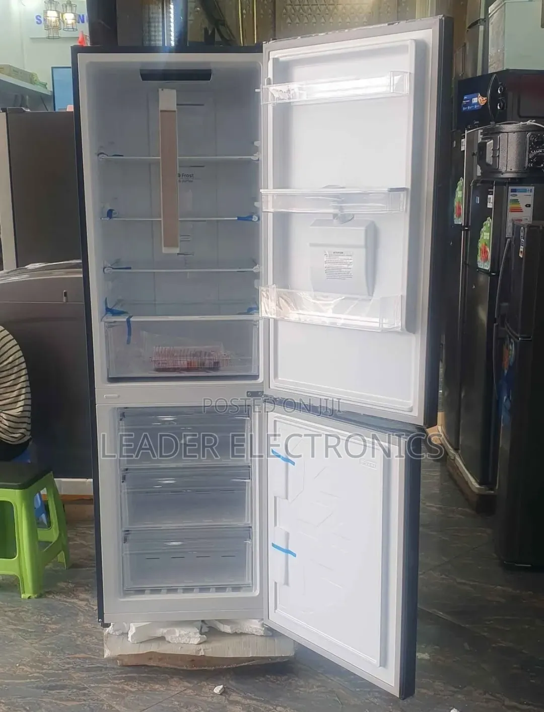 Akira 550l Refrigerator – Premium Large Capacity (Fan System)