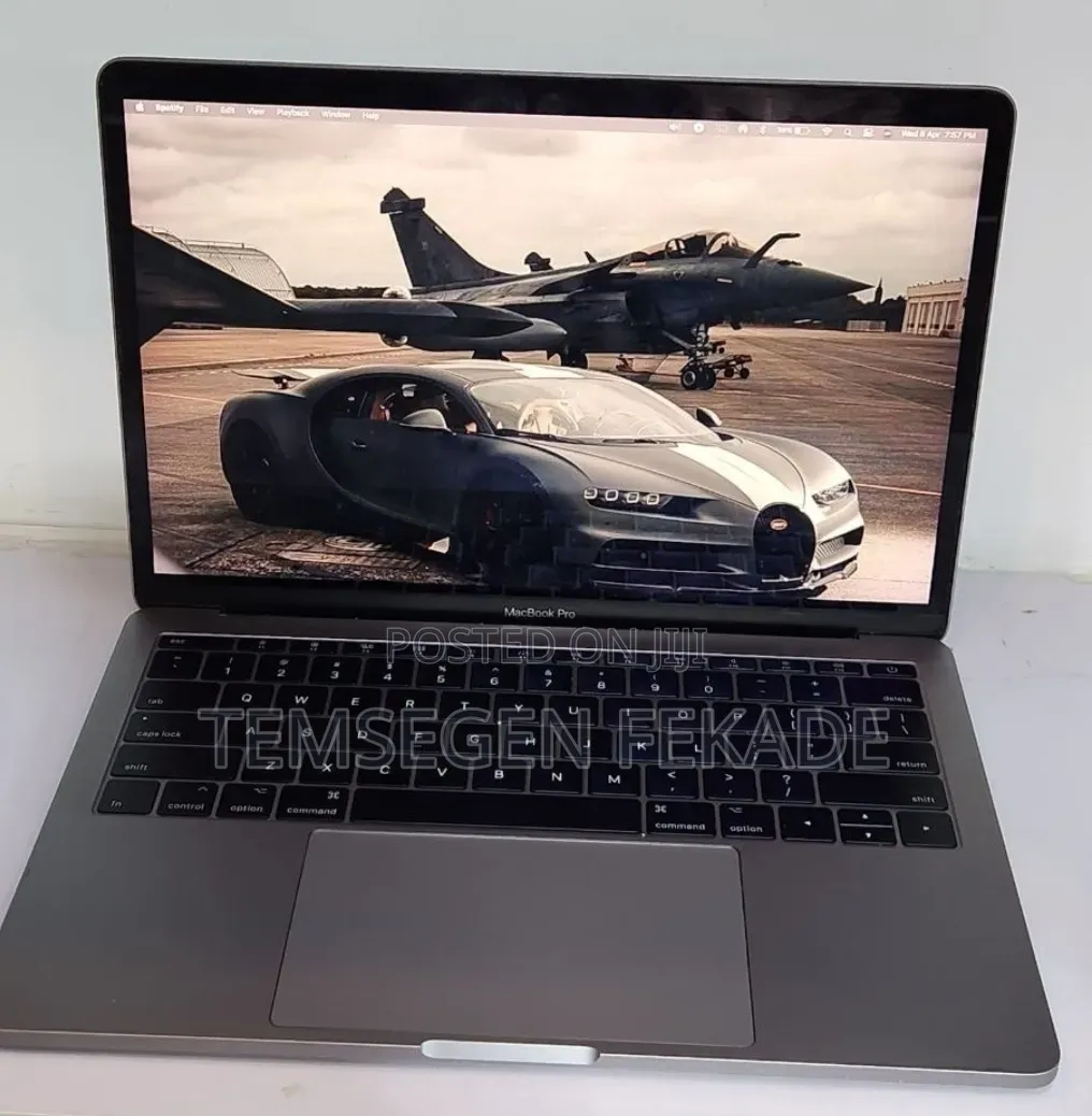 New Laptop Apple MacBook Pro 2017 8GB Intel Core i5 SSD 256GB