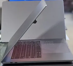 New Laptop Apple MacBook Pro 2017 16GB Intel Core i7 SSD 512GB