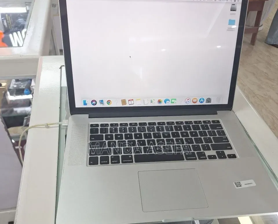New Laptop Apple MacBook Pro 2015 16GB Intel Core i7 SSD 256GB