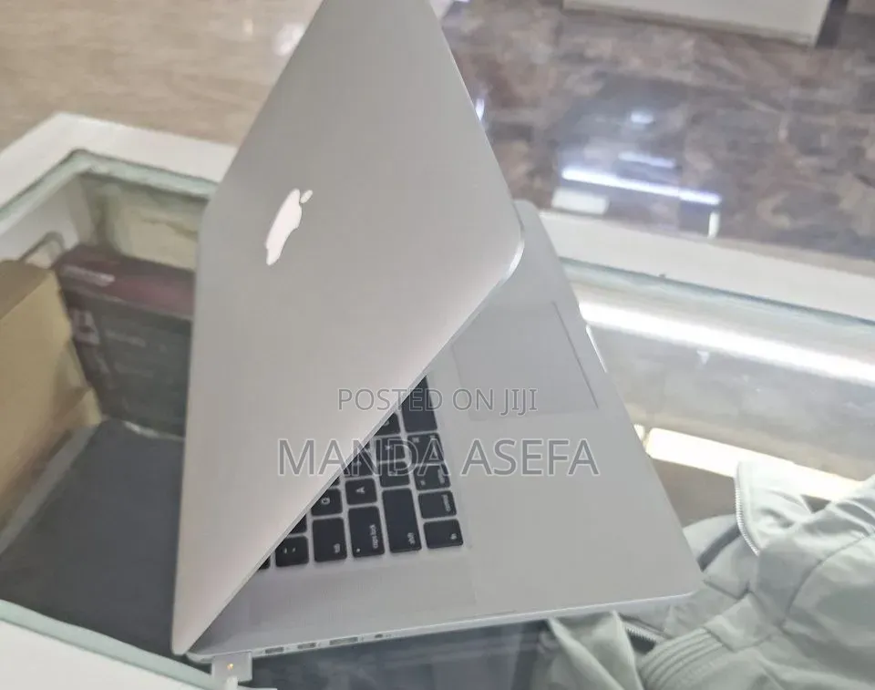 New Laptop Apple MacBook Pro 2015 16GB Intel Core i7 SSD 256GB