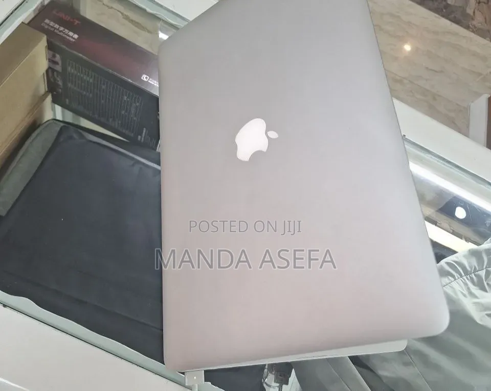 New Laptop Apple MacBook Pro 2015 16GB Intel Core i7 SSD 256GB