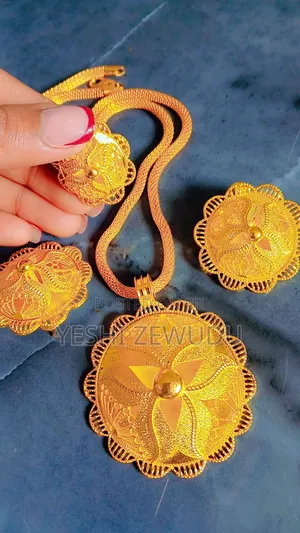 ጌጣ ጌጥ ከሐበሻ ቀሚስ የሚሄድ